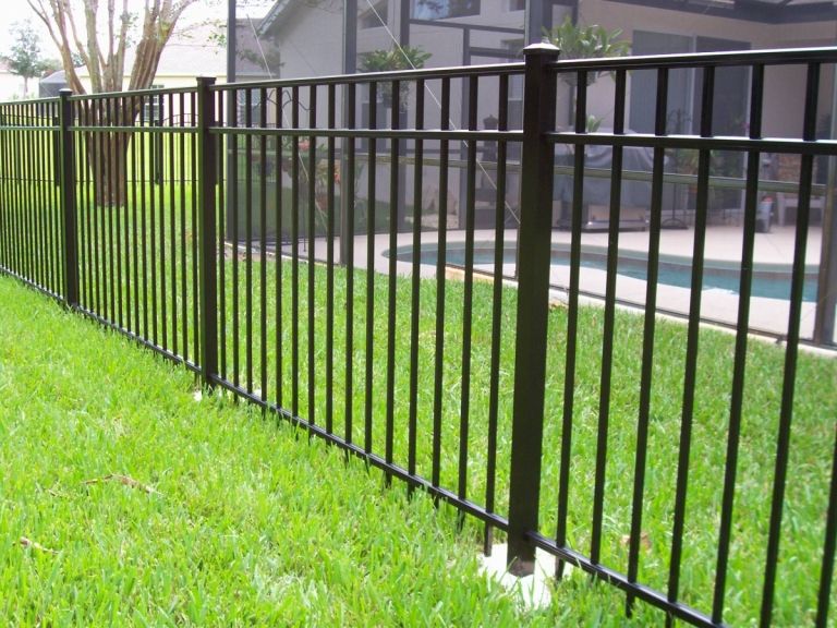 Ornamental tubular steel fence